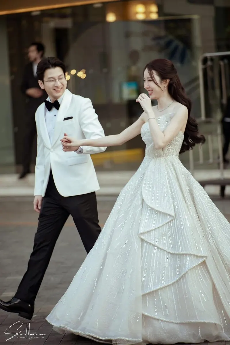 กระโปรงระบายปักเลื่อม