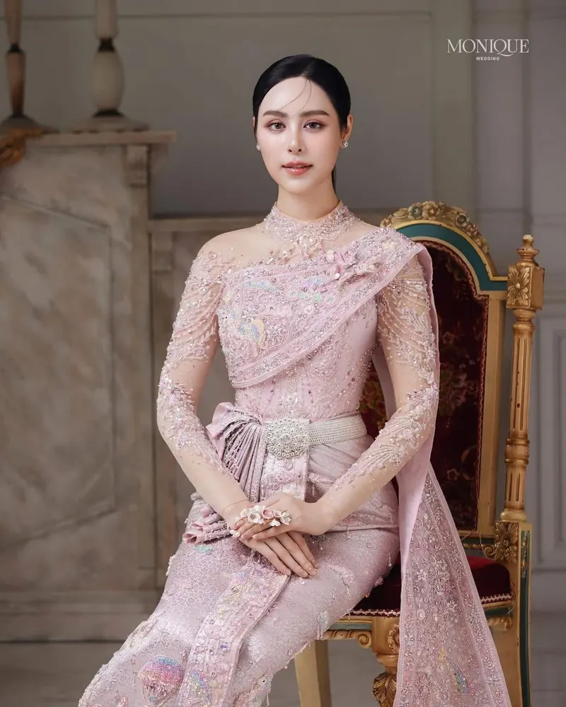 ชุดไทยแขนยาวสีชมพู